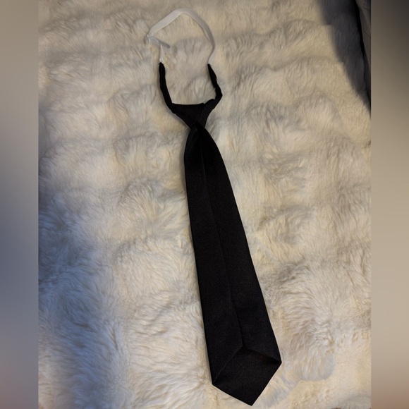New Unisex Kids Black Tie with Elastic Band One Size Fits Most Fits All - Picture 2 of 3